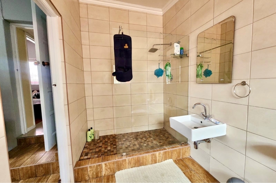 To Let 5 Bedroom Property for Rent in Perridgevale Eastern Cape